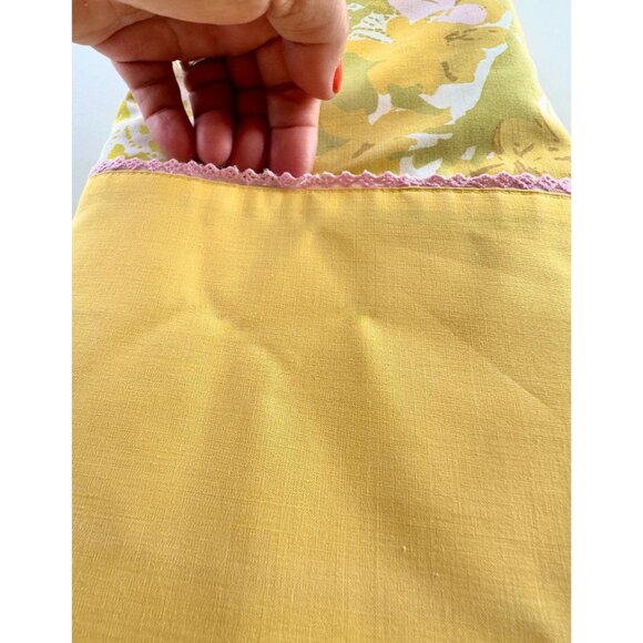 Vintage 1970s flat/top sheet, yellow, pink, green flowers, full size bed - Picture 9 of 10